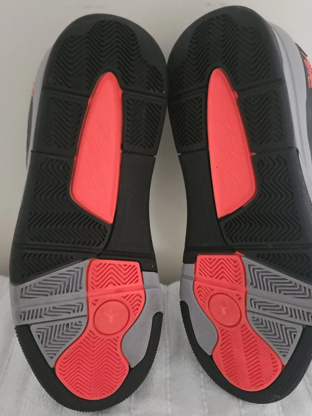 Jordan Flight Court Men’s Size 10 Low Top Dark Grey Infrared HF3255-003